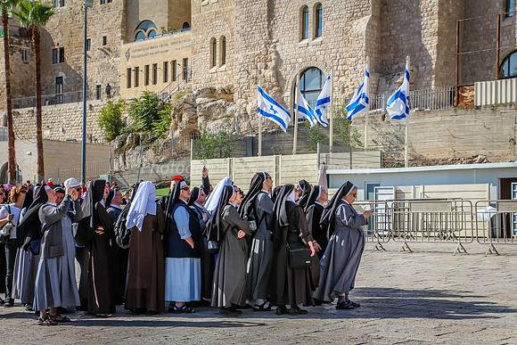 Nuns' Mission to Western Wall 2