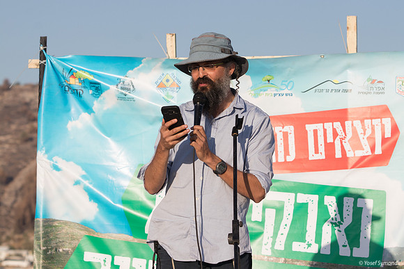 Avraham Sandak Reading Thoughts from Ahuvya 210621-4