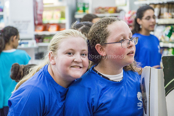 LeMaan Achai & Generous Batmitzvah Girl