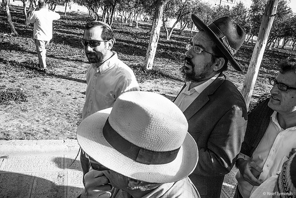 Jewish Group Moving Westwards 180319-2