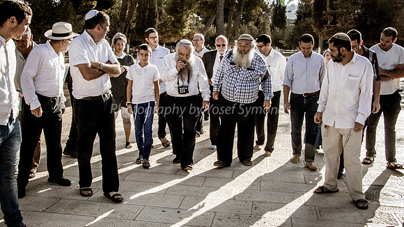 Jewish Group Heading West 180916-2