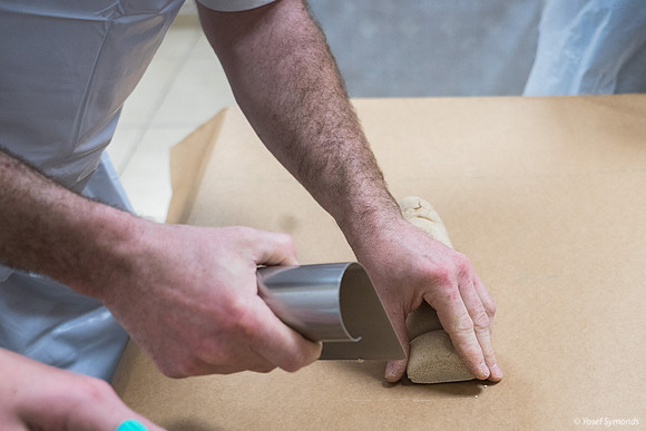 Chopping Kneeaded Dough for Rolling 190408-1