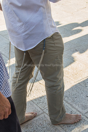 Techelet (Blue) Fringes and Bare Feet