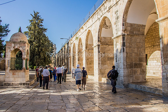 Returning Southwards Along Western Wall 180718-1