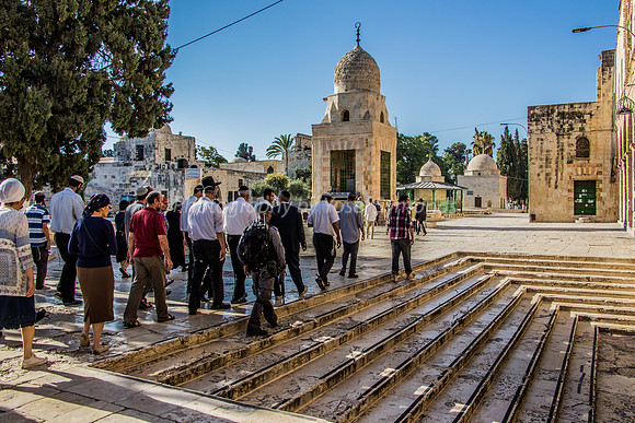 Returning Southwards Along Western Wall 180718-2