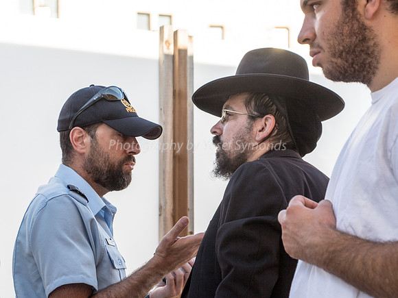 Rabbi Eliyahu Weber and Policeman in Discussion