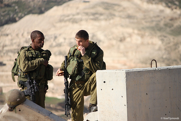 Soldiers Guarding Shdema 100129-8
