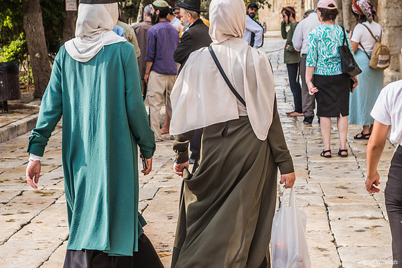 Arab Ladies Walking Through Jewish Group 220804-1