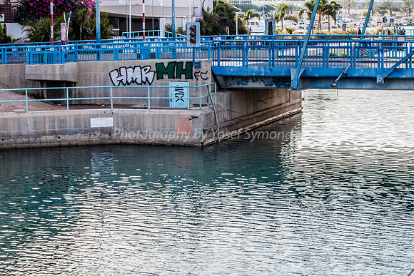 Graffiti on Bridge 181008-1