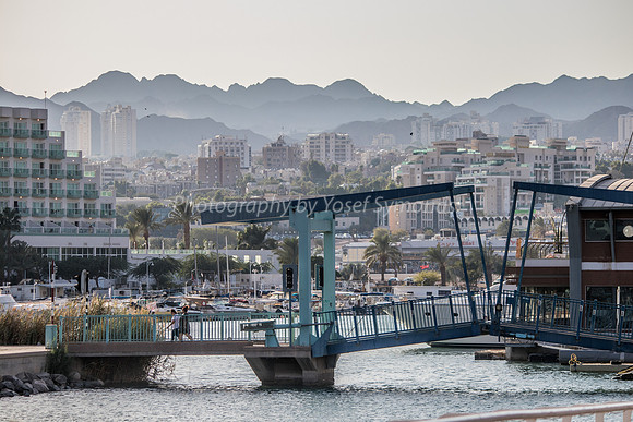 Crossing Eilat Lagoon Bridge 181008-2