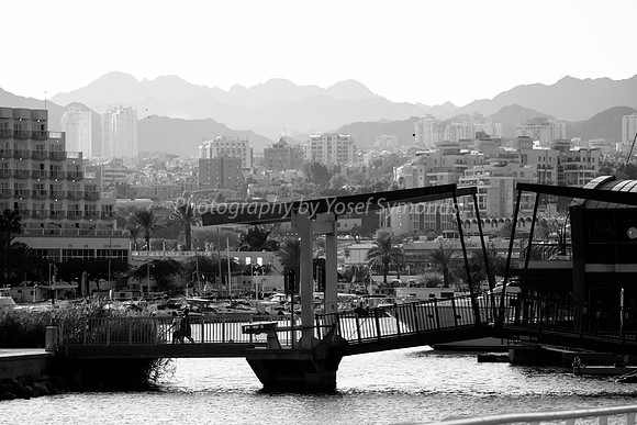 Crossing Eilat Lagoon Bridge 181008-1