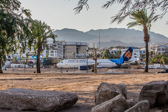 Plane Taxiing at Airport  181008-1
