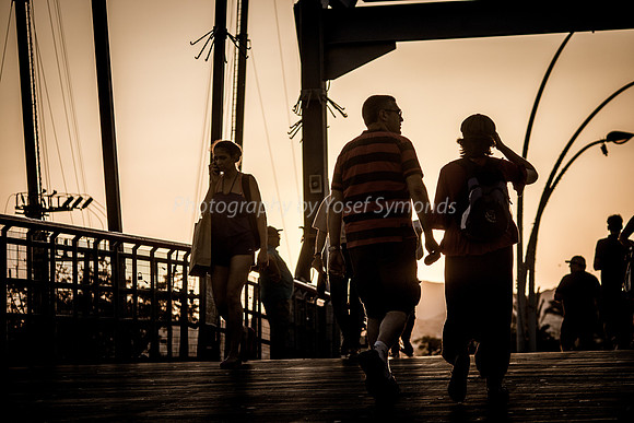 Crossing the Bridge 181008-3