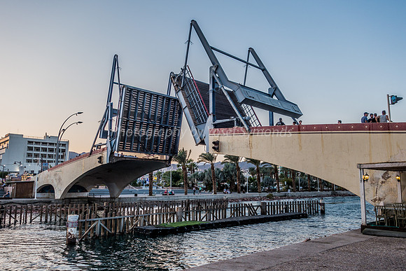 Opening the Bascule Bridge 181008-6