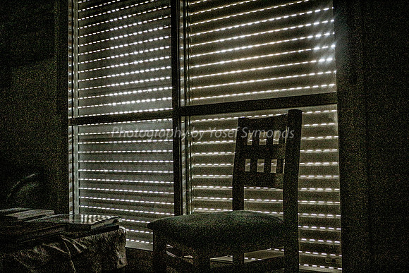 Salon Door at 05:00 2