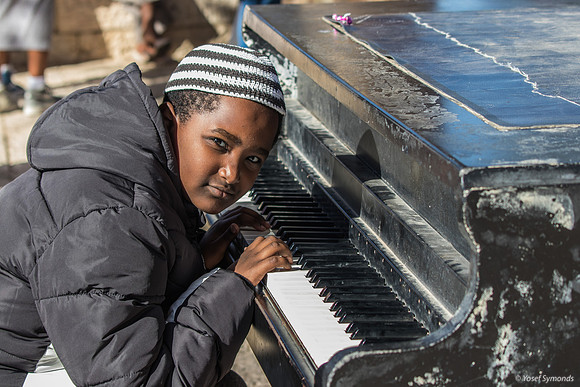 Piano Player 221123-2