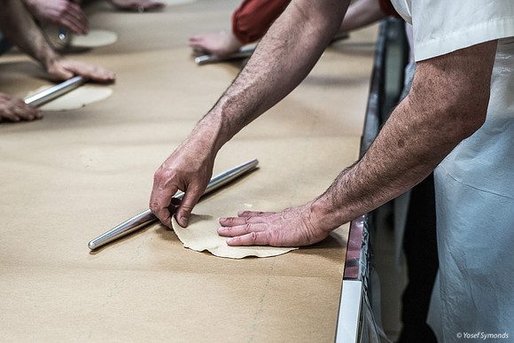 Rolling the Matza 190804-15