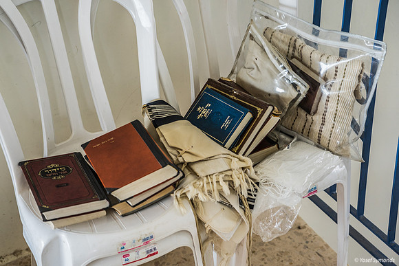 Supplies in Beit Knesset 220306-1