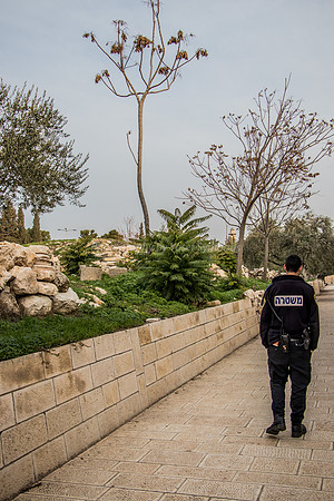 Moving North inside Eastern Wall 181216-2