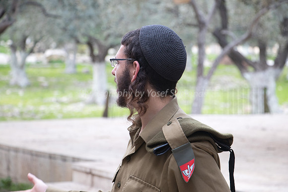 Young Soldier Speaking to Group 181216-3