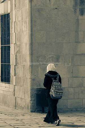 Girl Walking South 181216-1