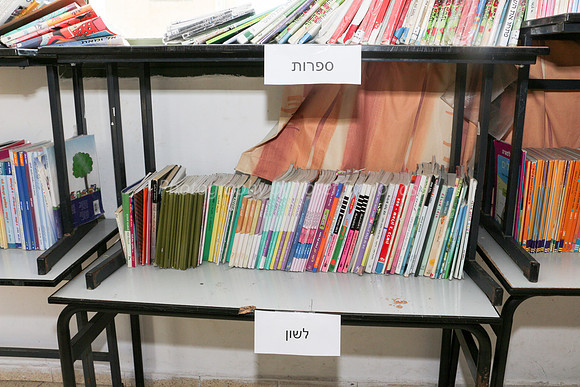160809-BookSale_School-0132