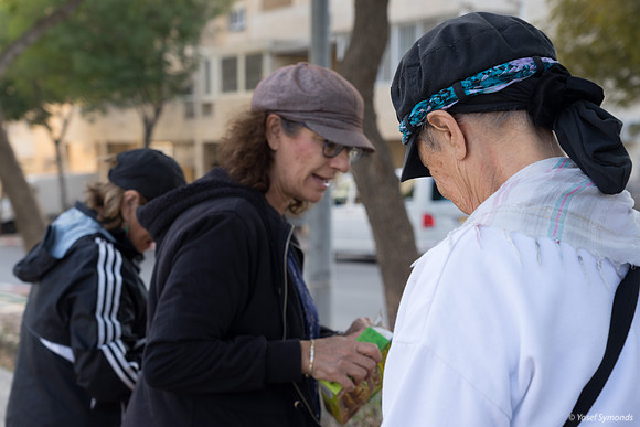 Participant Snackingat Hebrew Village of Neve Yaakov 221107-4
