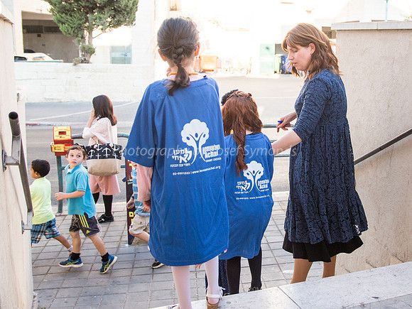 LeMaan Achai & Generous Batmitzvah Girl