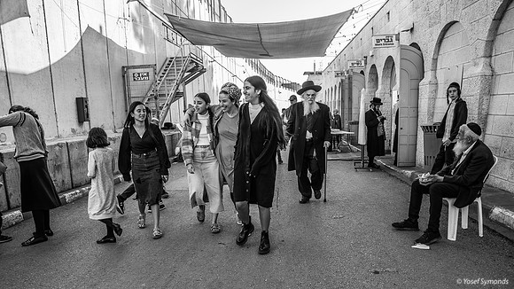 Visitors Returning 221107-2