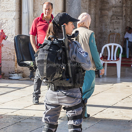 Policewoman Outside Al Aksa Mosque 2