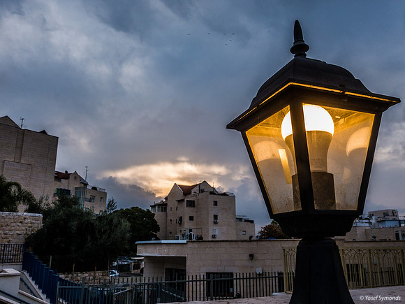 Lamp Lighting the Dawn 221214-2