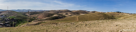 Khan al-Ahmar at Left, Kfar Adumim at Right 230111-11