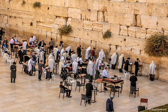 At the Kotel  151122-3