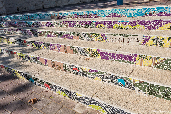 Stairs Attracting People to Matnas 191118-1