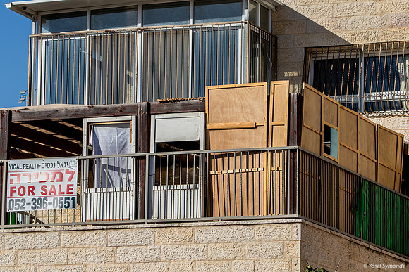 Flourishing Second-Hand Sukkah Market  241023-2