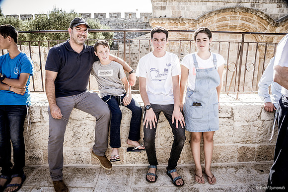 Barmitzvah Boy and Family 190711-3