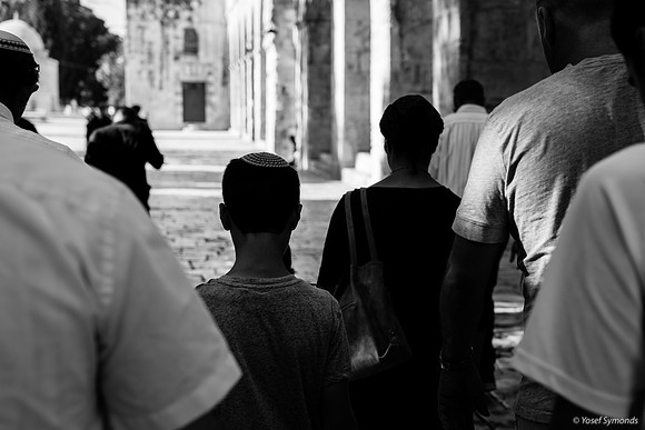 Turning to South on Inside of Western Wall 190711-1