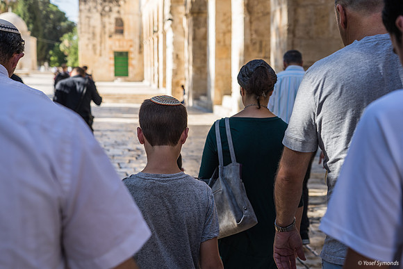 Turning to South on Inside of Western Wall 190711-2