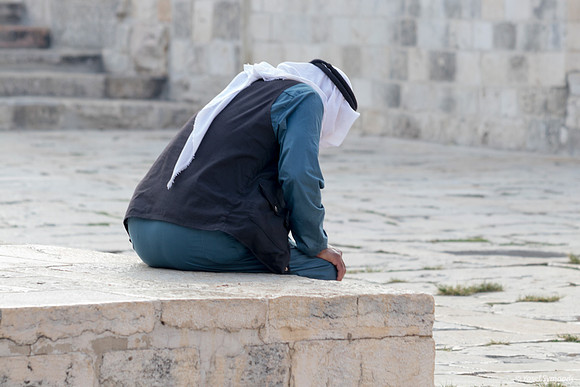 Arab Man Looking for Prayer Spot 190908-2