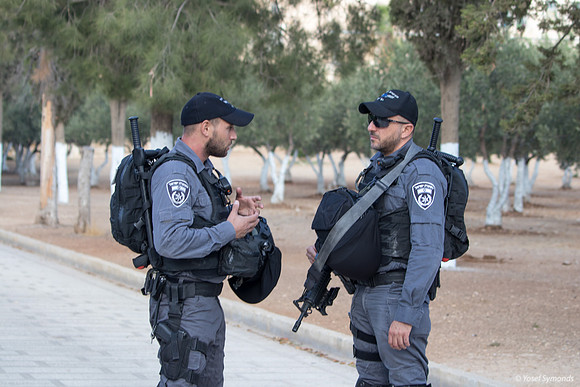 Police Conferring 190908-1