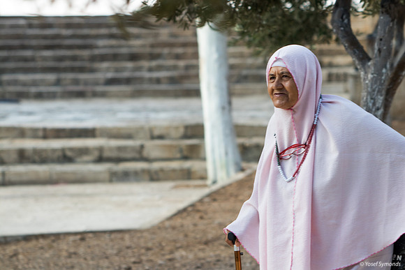 Arab Lady Enjoying a Stroll 190908-2