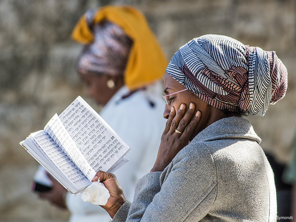 Woman Praying 221123-90