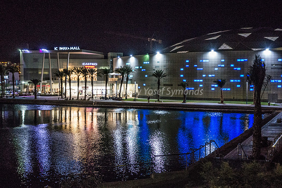 Lagoon in Front of Ice Mall 181008-6