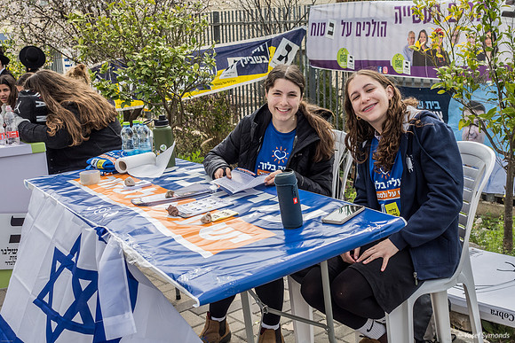 Canvasing Makes Us Delighted Beyond Words 240227-1