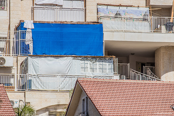 Teamwork for a Zionist Building 221016-1