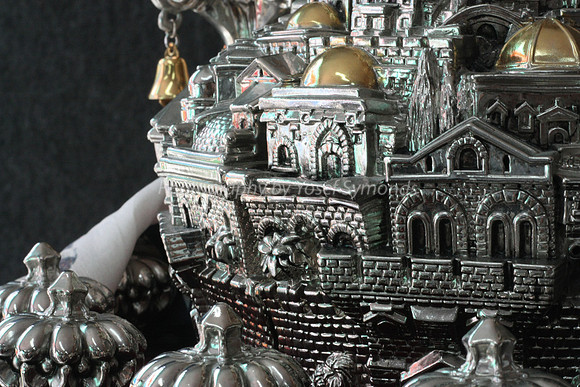 Ornate Crown of Sephardi Sefer Torah 3