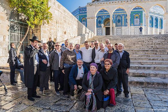 Visitor Group Photo 191205-3