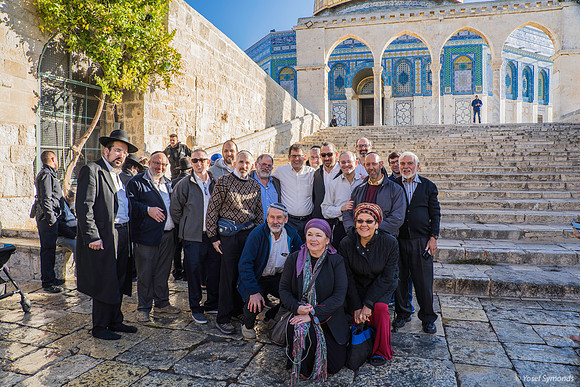 Visitor Group Photo 191205-4