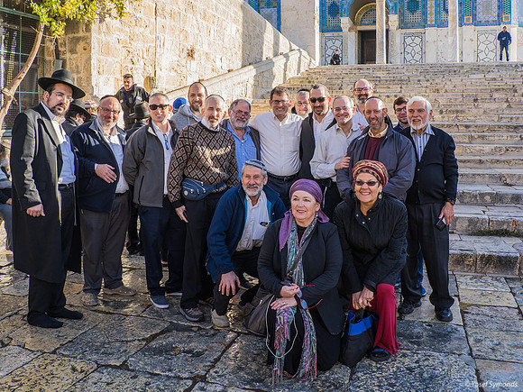 Visitor Group Photo 191205-5