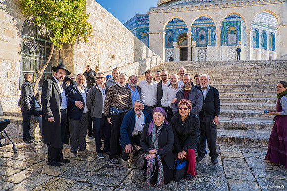 Visitor Group Photo 191205-6